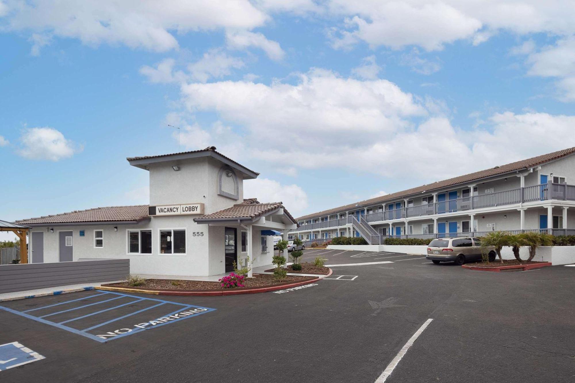 Days Inn By Wyndham Arroyo Grande Pismo Beach エクステリア 写真